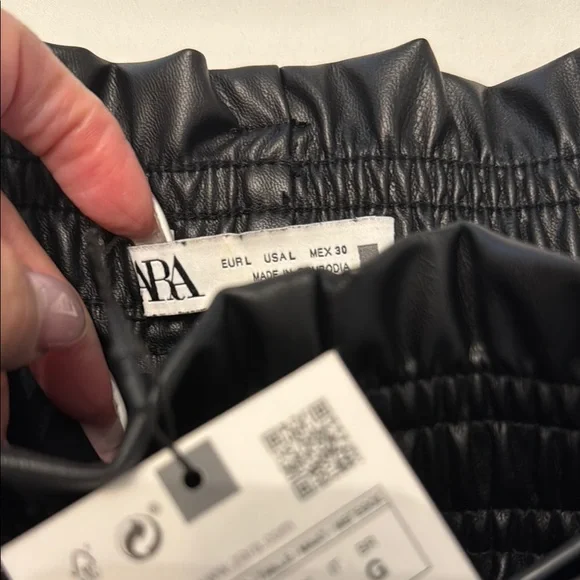 Zara High Waist Black vegan leather Shorts - Picture 6 of 11